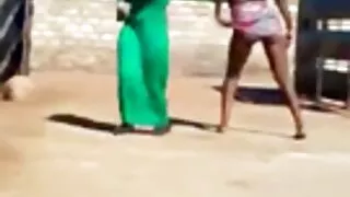 Tüdruk laadi Imeda Riista Ja Keppis Tüdruk