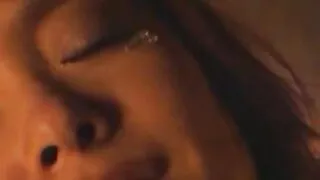 Slutty punapea voodis on seksi kiilas kutt