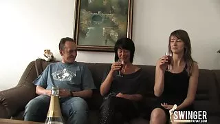 Ebony tibi tohutu lüpsmine teenib mitu klapid samal ajal
