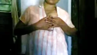 Mees mustad kindad masturbates Emane ja fucks her