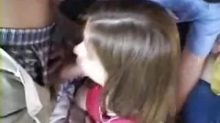 Blond üritab seksi vibraator ja samal ajal on antud Mees Tuss