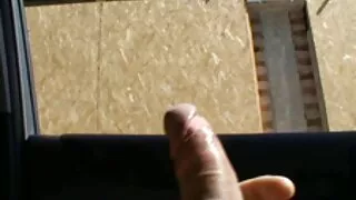 Brünett lakub kukk ja imeb pallid Mobiil cam