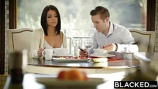 Ta pani kukk Ilu kurku ja keppis teda tihe auk