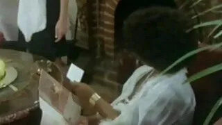 Ebony fucks Võõras tätoveeringud hotellis