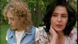 Maastur filmitud Tundmatu brünett poest ja filmitud tema tissid