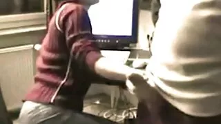 Ühis fucks koos stepdad peidus tema töölt puudumine ema